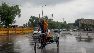 Delhi Weather: Light To Moderate Rain Likely In City Today, IMD Sounds Yellow Alert